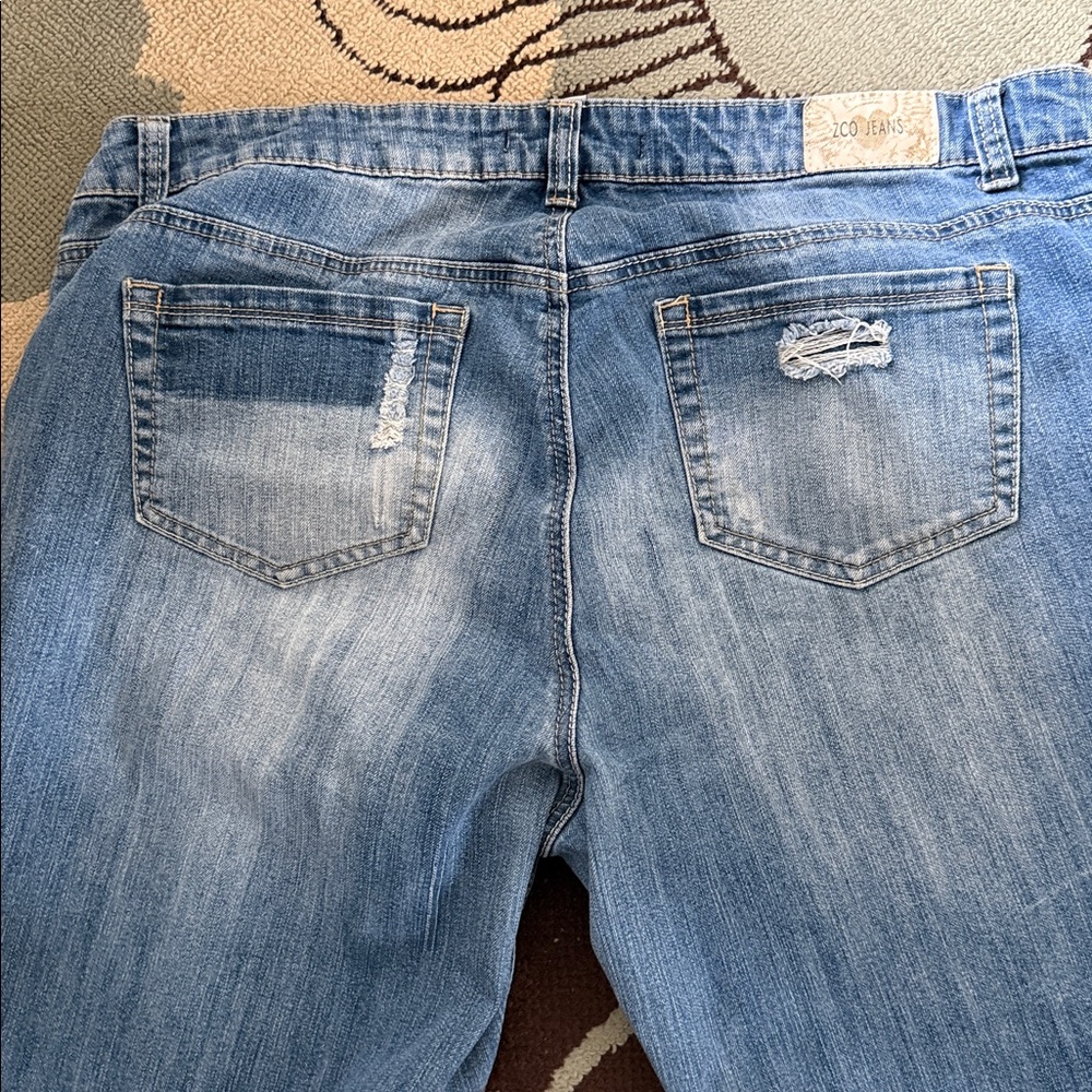 Casual Distressed Boyfriend Jeans in Blue - Picture 6 of 6